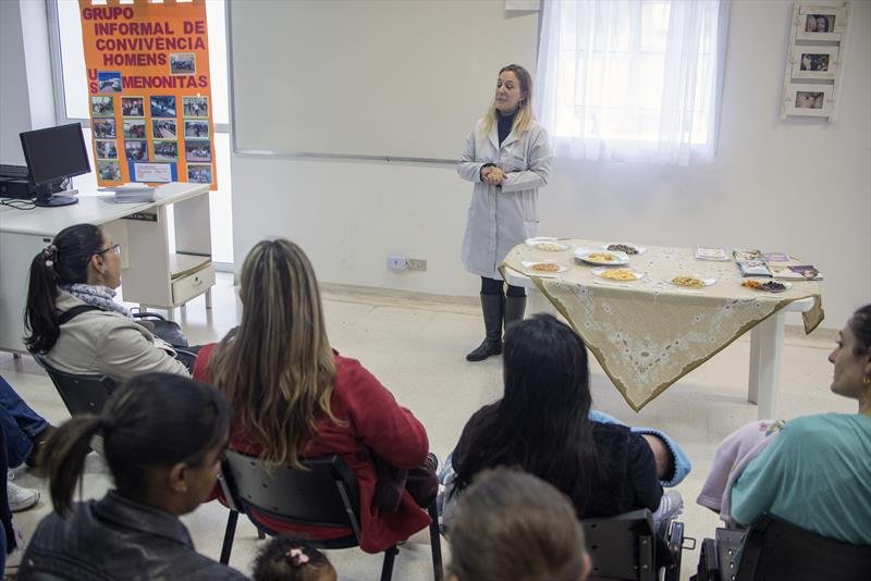 Oficinas orientam pais sobre a alimentação dos bebês