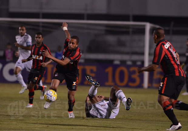Atlético Paranaense é superado pela Ponte Preta em Campinas