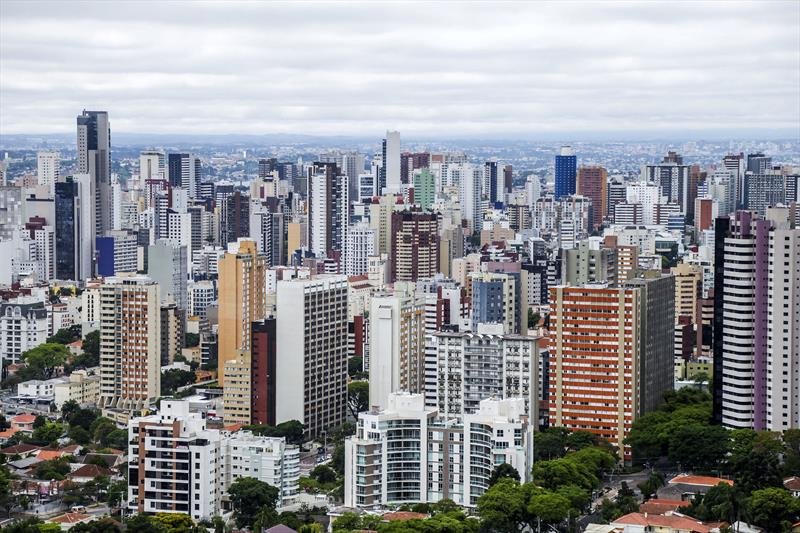 Projeto do novo IPTU de Curitiba prevê aumento de isenções e variação média de 12% para 2023