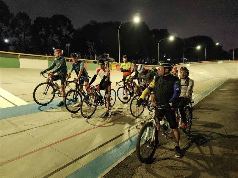 Velódromo recebe mais uma edição das Cem Voltas Curitiba de ciclismo