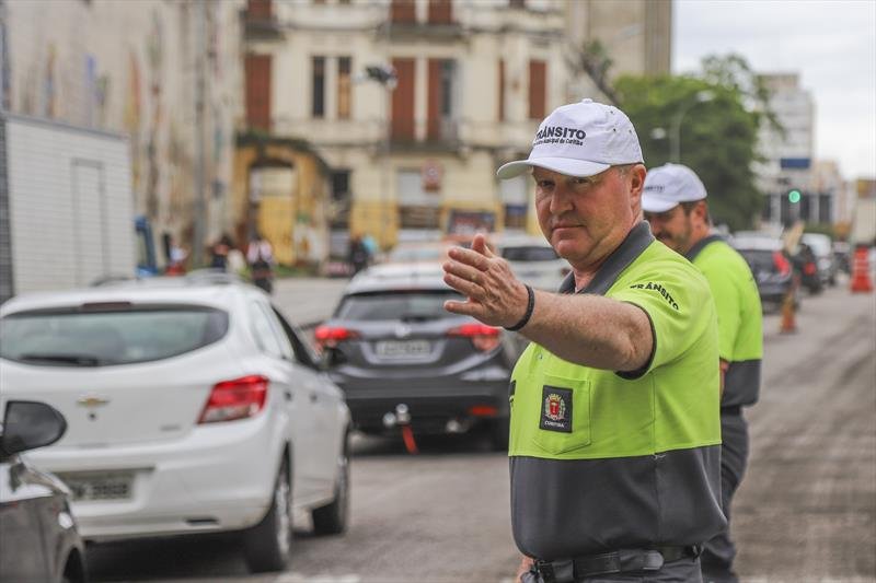Motorista que não faz a conversão obrigatória corre risco de ser multado e de sofrer acidente