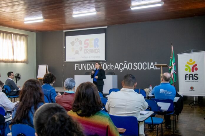 Capacitação em Curitiba busca conectar redes e coibir a violência contra a criança