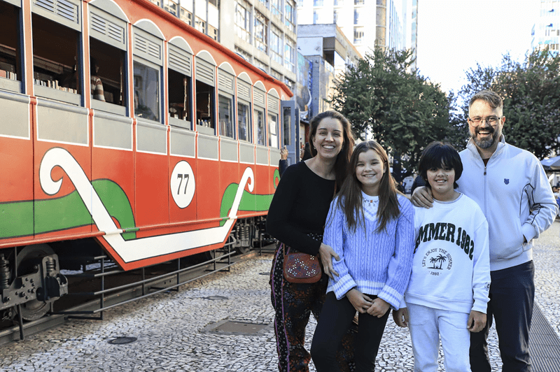Casal escolhe o Centro de Curitiba para morar com os filhos e ter mais qualidade de vida
