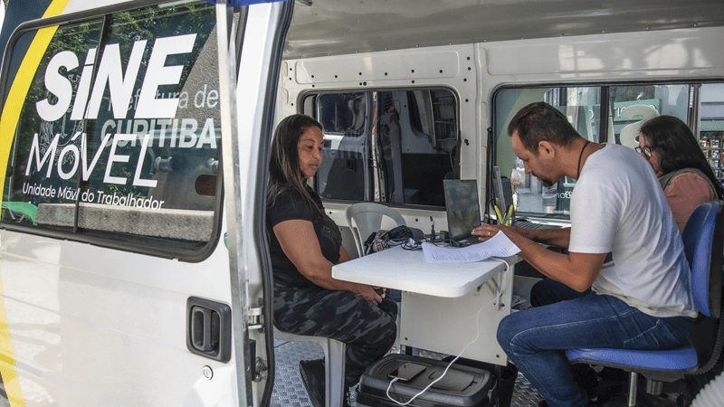 Com oferta de empregos, Sine Móvel estará em três bairros nesta segunda-feira