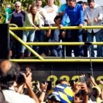 de-tornozeleira,-bolsonaro-participa-de-motociata-em-brasilia
