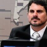 senador-marcos-do-val-e-levado-para-colocar-tornozeleira-eletronica