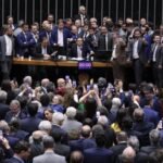 apos-obstrucao-de-plenario,-hugo-motta-abre-sessao-e-pede-respeito