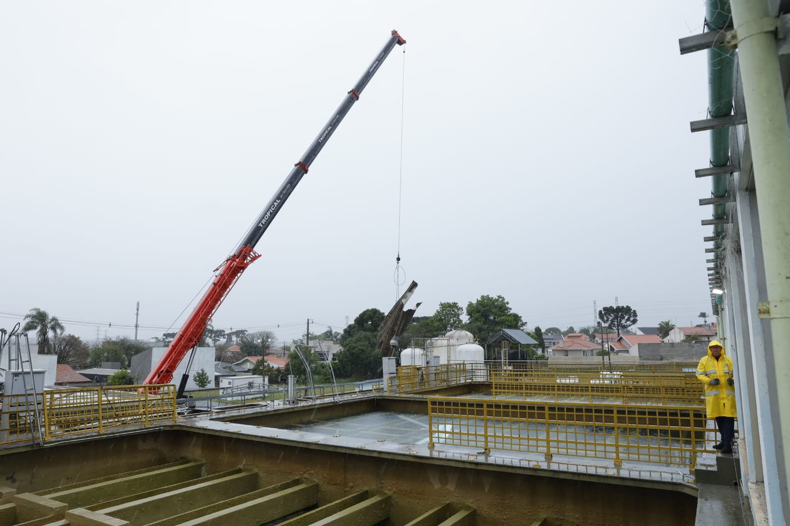 Após temporal, equipes da Sanepar restabelecem produção de água em ETA de Curitiba