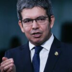 rotular-faccoes-como-terroristas-nao-combate-crime,-diz-randolfe